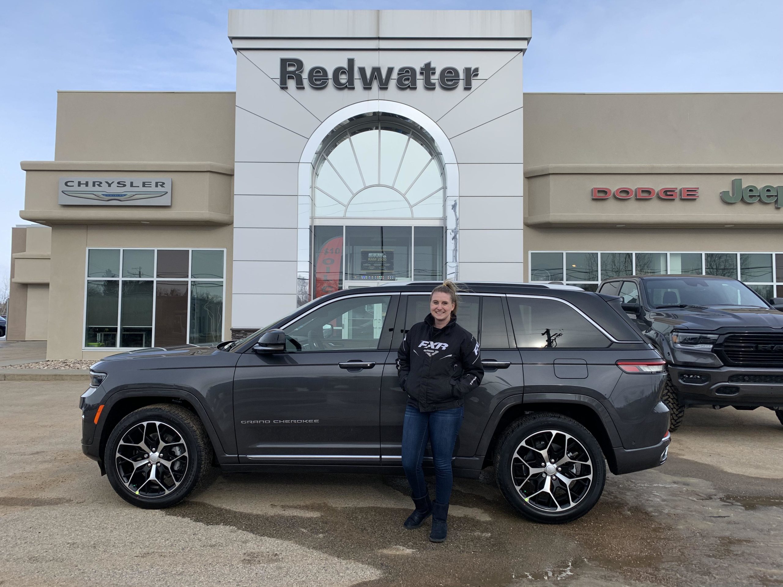 NGH0032 New 2022 Jeep Grand Cherokee Summit Reserve 4x4 Redwater Dodge