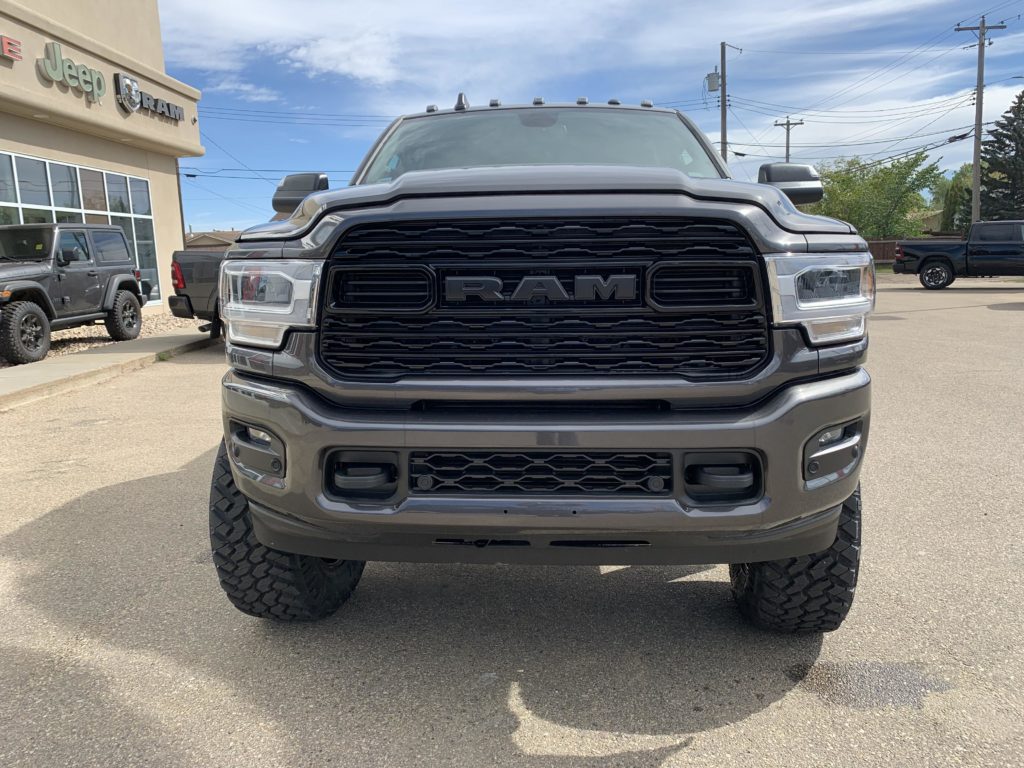 NR30719 New 2022 Rig Ready Ram 3500 Laramie Crew Cab 4x4 Redwater Dodge Front End